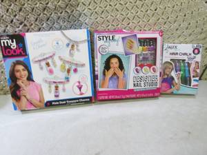 lot 45 image: Hair Chalk, Nail Studio and Charms ...