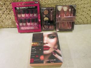 lot 47 image: Assorted Makeup and Accessories  F-...