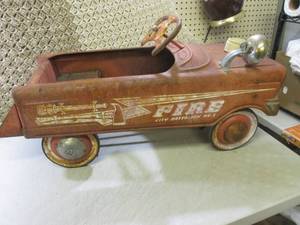 lot 65 image: Vintage Metal Pedal Car Fire City B...