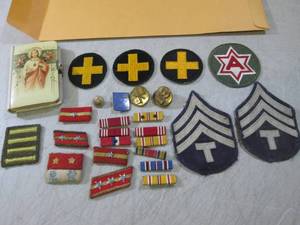 lot 85 image: Lot of Vintage Military Patches Pin...