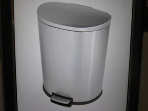 lot 111 image: 13 Gallon Stainless Steel Step-On T...