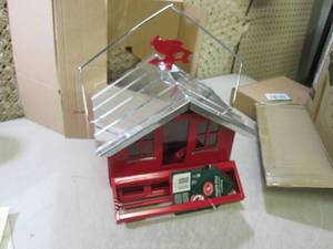 lot 128 image: Perky-Pet Squirrel-Be-Gone Red Coun...