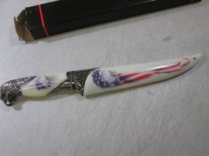 lot 152 image: 13 Decorative Patriotic Eagle Knif...
