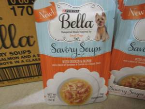 lot 202 image: 16 Pouches Purina Bella Savory Soup...