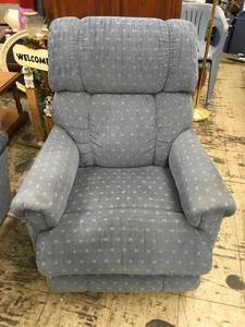 lot 4 image: Blue Patterned Recliner