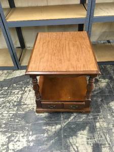 lot 6 image: End Table