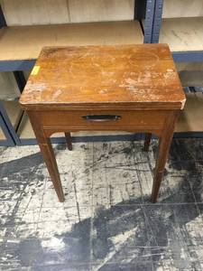 lot 9 image: Sewing Table