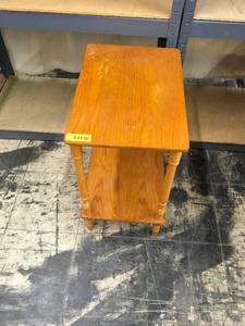lot 10 image: End Table