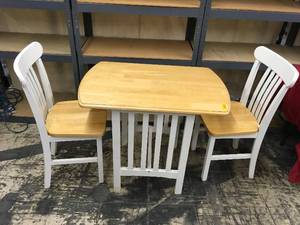 lot 18 image: Table & Chairs