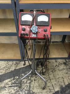 lot 29 image: Sun Electric Volts Amp Tester Model 20