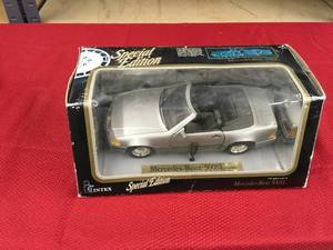 lot 42 image: 1989 Mercedez Benz 500SL Scale 118