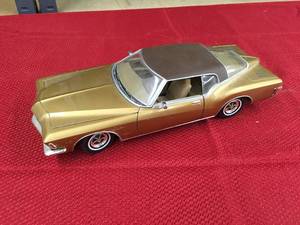 lot 43 image: 1971 Buick Riviera GS Scale 118