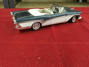 lot 53 image: 1957 Buick Roadmaster Scale 118
