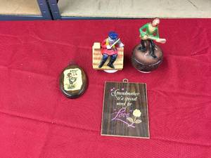 lot 69 image: Home Decor Nic Nacs