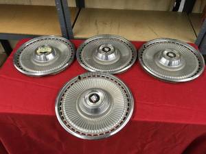 lot 71 image: 1973 Buick LeSabre Hub Caps