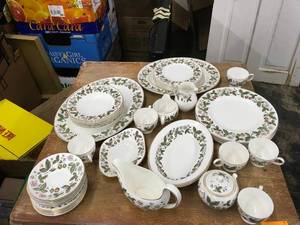 lot 108 image: Wedgwood Strawberry Hill 47 Pc China Set