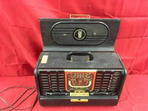 lot 120 image: Zenith Trans- Oceanic Radio