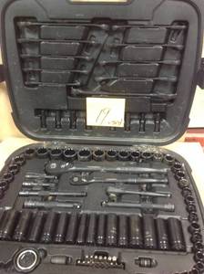 lot 19 image: Husky Mechanics Tool Set (105-Piece) USED
