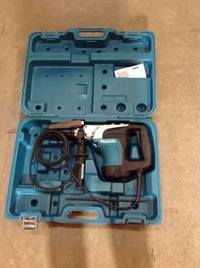 lot 102 image: MAKITA 10 Amp 1-916 in. Corded SDS-MAX ConcreteMasonry Rotary Hammer Drill with Side Handle and Hard Case