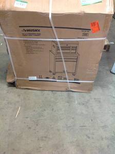 lot 115 image: Husky 26.5 in. 5-Drawer Tool Chest and Cabinet not used