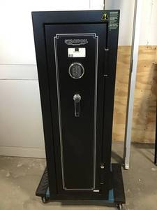 lot 1 image: Stack-On 14-Gun Safe Electronic Lock in Matte Black