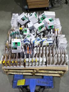 lot 28 image: WHOLESALE PALLET LOT OF ALL NEW LIGHT BULBS