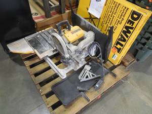 lot 54 image: DEWALT 10 in. Wet Tile Saw