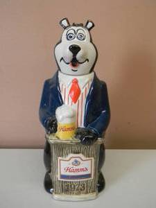 lot 3 image: VINTAGE 1973 HAMMS BEER BEAR CERAMARTE DECANTER  NICE - SEE PICTURES