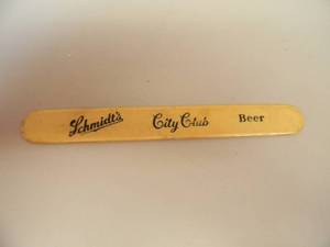 lot 14 image: VINTAGE SCHMIDTS CITY CLUB BEER FOAM SCRAPER - SEE PICTURES