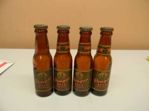 lot 41 image: 2 SETS OF VINTAGE ATLAS BREWING CO. PRAGER MINI BEER BOTTLE SALT & PEPPER SHAKERS - NICE - SEE PICTURES