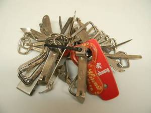 lot 48 image: LARGE VINTAGE COLLECTION OF OPENERS - SOME VERY RARE - SEE PICTURES