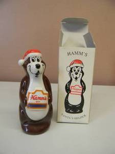 lot 78 image: HAMMS BEER CERAMIC SANTAS HELPER BEAR - LIMITED EDITION OF 2000 - BROWN - IN BOX - SEE PICTURES