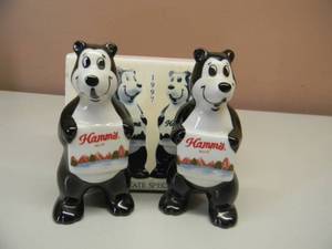 lot 80 image: HAMMS BEER CERAMIC BEARS 1997 SALT & PEPPER SHAKERS - LIMITED EDITION OF 1000 - IN BOX - SEE PICTURES