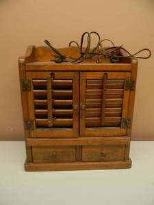 lot 111 image: VINTAGE Guild Radio & Television Co. Model No 484 Novelty The Spice Chest AM Tube Radio Wood Cabinet - POWERS UP - NICE - SEE PICTURES