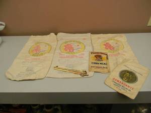lot 112 image: VINTAGE - PRAIRIE QUEEN CORN MEAL 3 12LB BAG - COMANDANTE 2LB BAG - 3 - STOCKTON BRAND 10LB FLOUR BAG - PILSBURYS PENCILS - SEE PICTURES