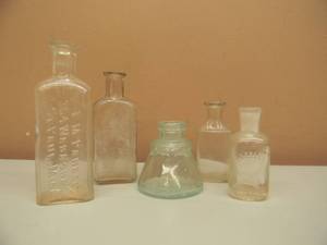 lot 114 image: VINTAGE RARE - Mc MURRAYS HONEST BOTTLE EXTRACTS (THE 10 CENT WONDER) MEDICINE BOTTLE - F.M. PARKER 364 WABASHA ST. ST.PAUL MINN - SANFORDS - LAZELLS PERFUME NEW YORK - $31 - SEE PICTURES