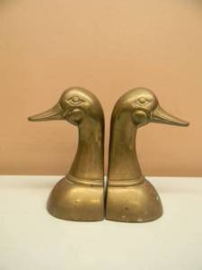 lot 121 image: VINTAGE BRASS DUCK HEAD BOOK ENDS - APPROX 7 TALL - SEE PICTURES