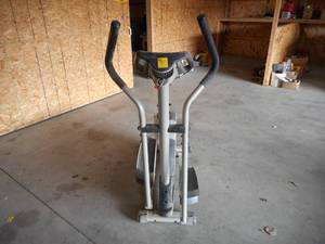 lot 6 image: HealthRider C515e Eliptical