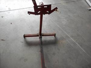 lot 8 image: Engine Stand