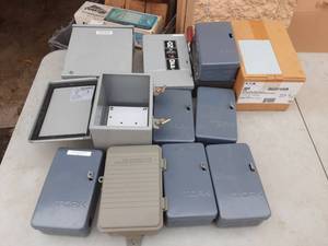 lot 29 image: Interrupter Boxes & 12-Disconnects