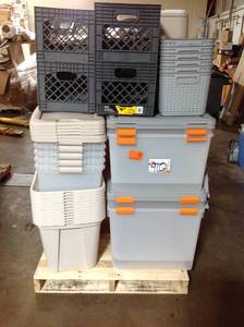 lot 15 image: PALLET OF PLASTIC BINS WITH COVERS, 6 DRAWER CABINET (SEE PICTURES)