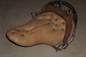 lot 8 image: Vintage Harley Buddy Seat