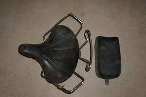 lot 24 image: Vintage Seat Pan and Pillion Pad