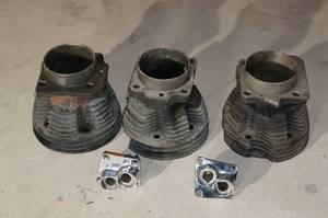 lot 39 image: 3 Cylinder Jugs, 2 Lifter Blocks