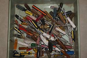 lot 174 image: Drawer full of Screwdrivers