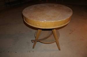 lot 193 image: Round Wood Table