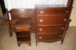lot 198 image: Wood Bedroom Set Dresser, HeadFoot Boards