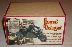 lot 216 image: NEW Cast Iron Harley Davidson Motorcycle and Sidecar