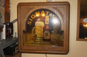 lot 209 image: Strohs Signature Lighted Beer Motion Sign
