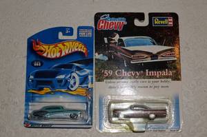lot 253 image: 2 Large Diecast Cars, 2 Small